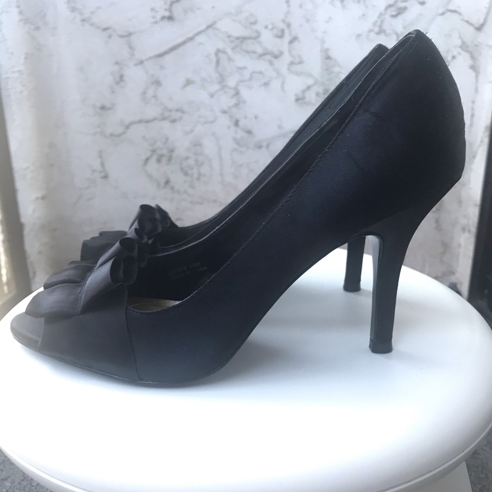 Tahari Heels - Picture 9 of 10
